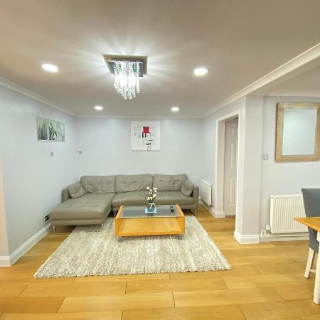Three Bedrooms House In ווינדזור מראה חיצוני תמונה