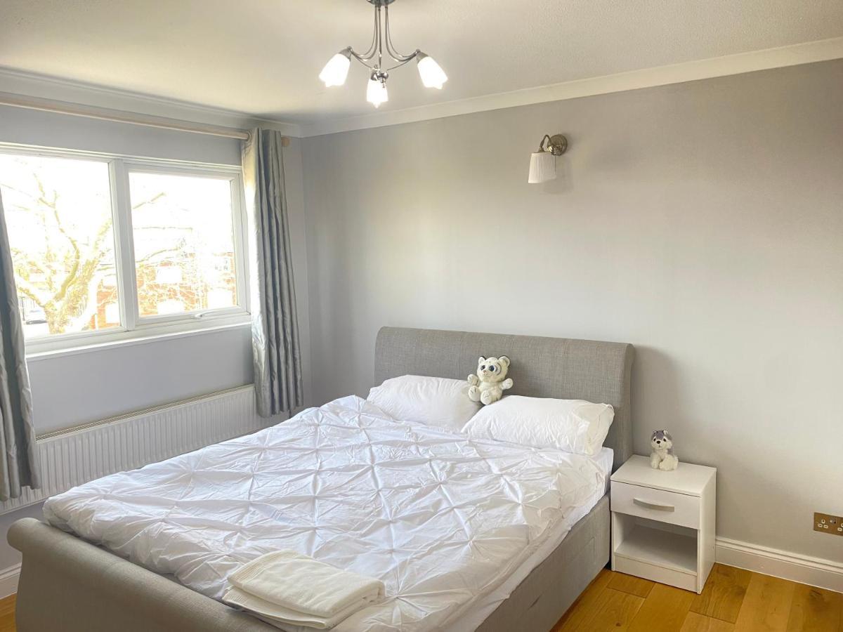 Three Bedrooms House In ווינדזור מראה חיצוני תמונה